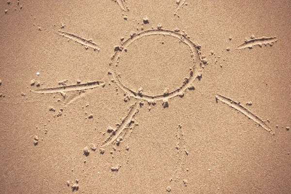 Güneş plaj kum üzerinde çizim.
