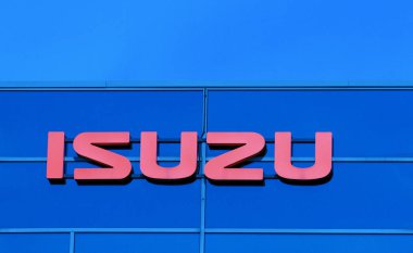 Vilnius, Litvanya - 12 Nisan 2018: Isuzu Japon otomobil üreticisi. Isuzu 1916 yılında kurulan bir Japon comercial araç ve dizel motor üreticisidir.