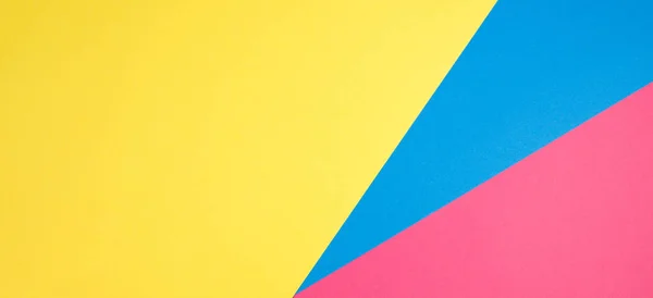 Papel de cor geometria composição plana fundo com tons amarelos, rosa e azul — Fotografia de Stock