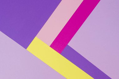 Menekşe, mor, pembe, gül, sarı tonları ile kağıtları geometri düz kompozisyon arka planını renklendirin.