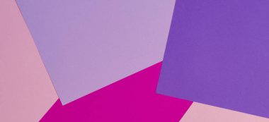 Menekşe, mor, pembe, gül tonları ile kağıtları geometri düz kompozisyon arka planını renklendirin.