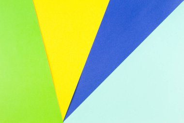 Renkli kağıtları geometri düz kompozisyon arka plan sarı, yeşil ve mavi tonlar