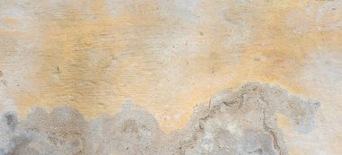 Dokulu grunge arkaplanı. Çok katmanlı çatlak kaplamalı eski duvarlar. Sarı duvarda derin desenli Grunge dokusu