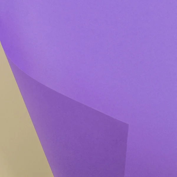 Fondo colorido abstracto. Papel de color violeta y amarillo en formas geométricas — Foto de Stock