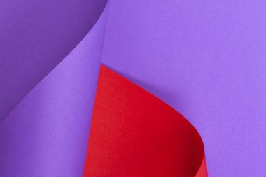 Soyut renkli arkaplan. Geometrik şekillerde kırmızı mor renkli kağıt