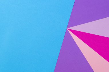 Kağıtları geometri düz kompozisyon arka planını mor ve mavi tonları ile renklendirin