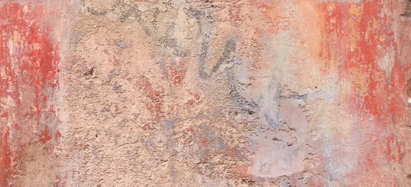 Vecchio intemperie parete dipinta sfondo texture. Parete di intonaco rosso sporco sbucciato con cadute di scaglie di vernice. — Foto Stock
