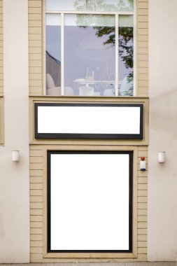 Kadar alay et. Boş beyaz Pano tabela ve mağazanın Vitrini