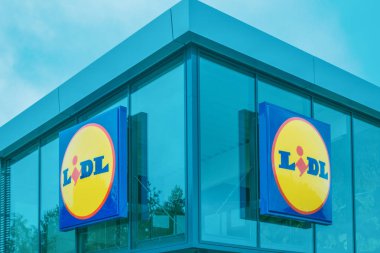 Vilnius, Litvanya - 25 Ağustos 2018: Lidl süpermarket iz. Lidl Alman indirim Uluslararası süpermarket zinciri olsun