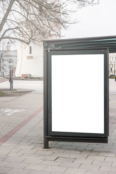 Mock up Billboard caja de luz en la calle al aire libre del refugio de autobús — Foto de Stock
