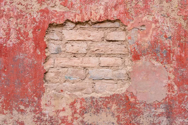 오래 된 벗 겨 석고 벽돌 벽 배경 질감을 풍 화. — 스톡 사진