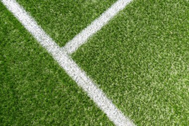 Yeşil Sentetik-Suni çim futbol spor sahası beyaz köşe şerit çizgi ile