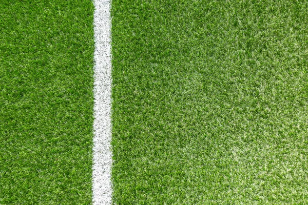 Zielona syntetyczna Sztuczna trawa boisko sportowe z rogu biały pasek linii — Zdjęcie stockowe