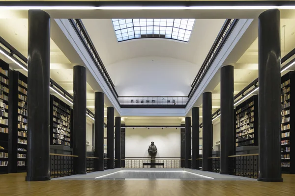 Vilnius, Letânia - 17 de setembro de 2018: Biblioteca Nacional Martynas Mazvydas da Lituânia — Fotografia de Stock