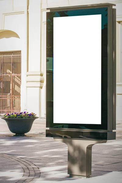 Prepárate. Cartelera en blanco al aire libre, publicidad al aire libre, soporte del tablero de información pública en la ciudad . — Foto de Stock