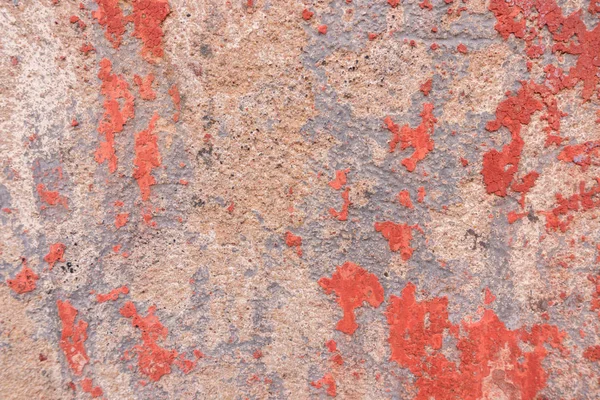 Vecchio intemperie parete dipinta sfondo texture. Parete di intonaco rosso sporco sbucciato con cadute di scaglie di vernice. — Foto Stock