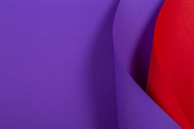 Soyut renkli arkaplan. Geometrik şekillerde kırmızı mor renkli kağıt