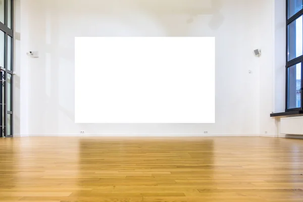 Cartel en blanco en la pared en el interior de la galería —  Fotos de Stock