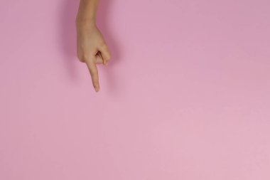 Pastel pembe el işaret evlat
