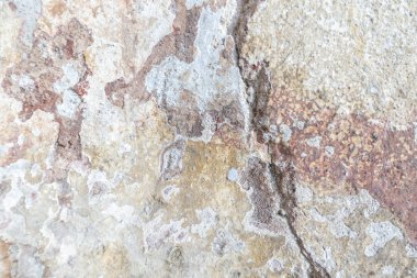 Hasarlı sıva arka plan dokusu ile eski aşınmış duvar.