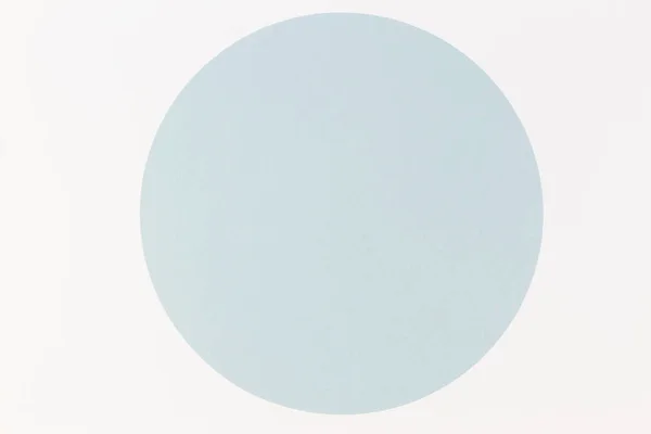 Abstrato fundo de papel de cor mínima. Pastel círculo redondo azul sobre fundo branco. Vista superior, flat lay — Fotografia de Stock
