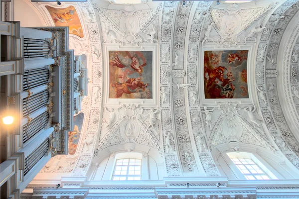 Vilnius, Litouwen-12 april 2019: interieur van STS. Petrus en Paulus Kerk in Vilnius, Litouwen — Stockfoto