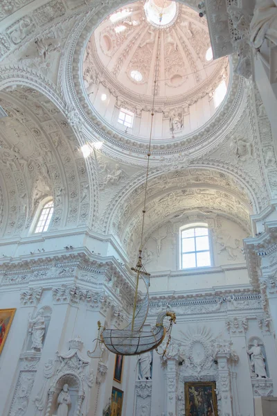 Vilnius, Lituania - 12 aprilie 2019: Interiorul Sts. Biserica Petru și Pavel din Vilnius, Lituania — Fotografie, imagine de stoc