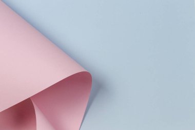 Soyut geometrik şekil pastel pembe ve mavi renkli kağıt arka plan