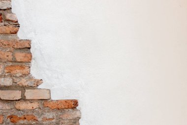 Beyaz sıva ile eski vintage kırmızı tuğla duvar afiş arka plan