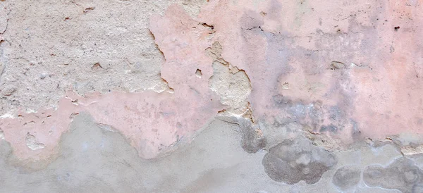 Textura de fondo de pared pintada envejecida. Blanco gris rosa sucio pelado yeso pared con la caída de escamas de pintura — Foto de Stock