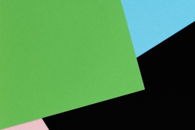 Soyut geometrik şekil açık mavi, yeşil, pastel pembe ve siyah renkli kağıt arka plan