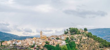 Küçük dağ köyü Polop de la Marina, İspanya