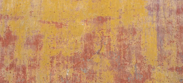 Vieux fissuré altéré shabby rouge jaune peint plâtré fond de bannière de mur pelé. — Photo
