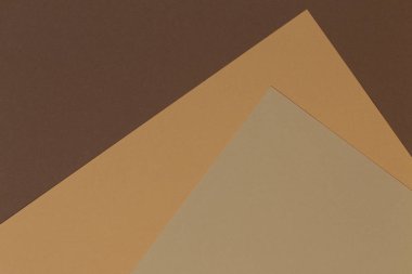 Renkli kağıtlar geometri kompozisyon afişi bej, açık kahverengi ve koyu kahverengi tonlu arkaplan.
