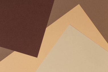Renkli kağıtlar geometri kompozisyon afişi bej, açık kahverengi ve koyu kahverengi tonlu arkaplan.