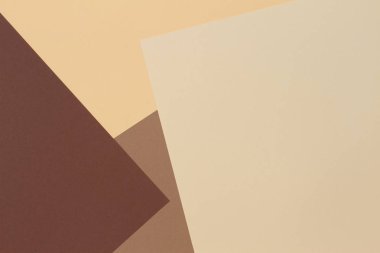 Renkli kağıtlar geometri kompozisyon afişi bej, açık kahverengi ve koyu kahverengi tonlu arkaplan.