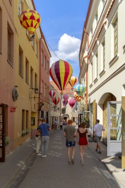 Vilnius, Litvanya - 16 Ağustos 2019: Vilnius Old Town Stikliu sokak, Litvanya