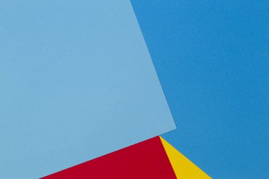 Soyut mavi, kırmızı ve sarı renkli kağıt geometri kompozisyonu arka plan