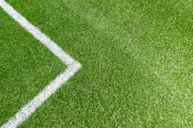 Yeşil Sentetik-Suni çim futbol spor sahası beyaz köşe şerit çizgi ile