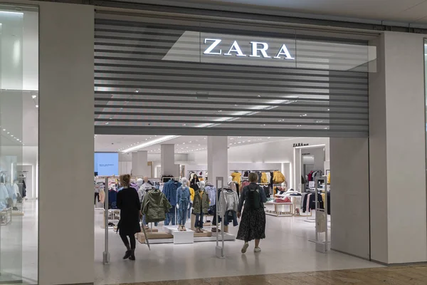 Vilnius Litouwen 24 september 2019 Zara Home Store in Vilnius. Zara Home is een bedrijf dat behoort tot de Spaanse Inditex Groep gewijd aan de vervaardiging van huis textiel. Redactionele stockfoto Ve...