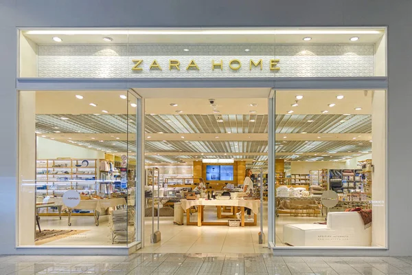 Vilnius, Lithuania - 24 September 2019: Zara Home Store in Vilnius. Zara Home is a company belonging to the Spanish Inditex group dedicated to the manufacturing of home textiles. — Stock Photo, Image
