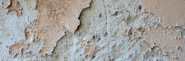 오래 된 지저분한 풍화 벽 배경 텍스처입니다. 베이지 색 더러운 벗겨진 석고 벽 페인트의 조각을 떨어지는 — 스톡 사진