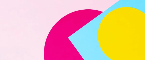 Textura fondo de papeles de moda en estilo de geometría memphis. Amarillo, azul, rosa. Vista superior, plano — Foto de Stock