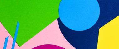 Memphis geometri tarzında moda makalelerinin dokusu. Sarı, mavi, yeşil, pembe renkler. Üst manzara, düz uzanma