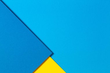 Soyut renk kağıtları geometri düz kompozisyon arka planı mavi ve sarı tonlarla