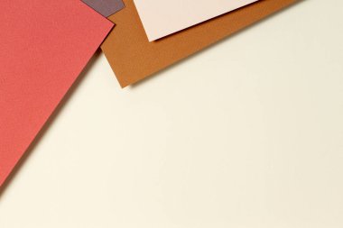 Toprak tonlarında soyut geometrik kağıt arka plan. Bej, sarı, kahverengi arkaplan