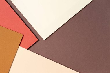 Bej, mercan ve kahverengi tonlu soyut renk kağıtları geometri kompozisyonu