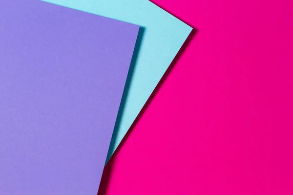 Αφηρημένη χρώμα χαρτιά γεωμετρία επίπεδη lay σύνθεση banner φόντο με μωβ, μπλε και μωβ αποχρώσεις του χρώματος — Φωτογραφία Αρχείου