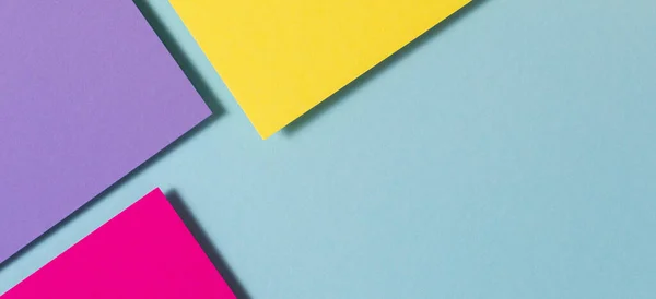 Абстрактні кольорові папери геометрія плоский банерний фон композиції з фіолетовими, жовтими, кольоровими тонами — стокове фото