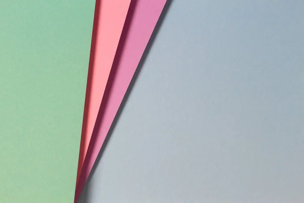 Papeles de color abstractos geometría plano composición de fondo con tonos de color verde, rosa, púrpura, azul — Foto de Stock